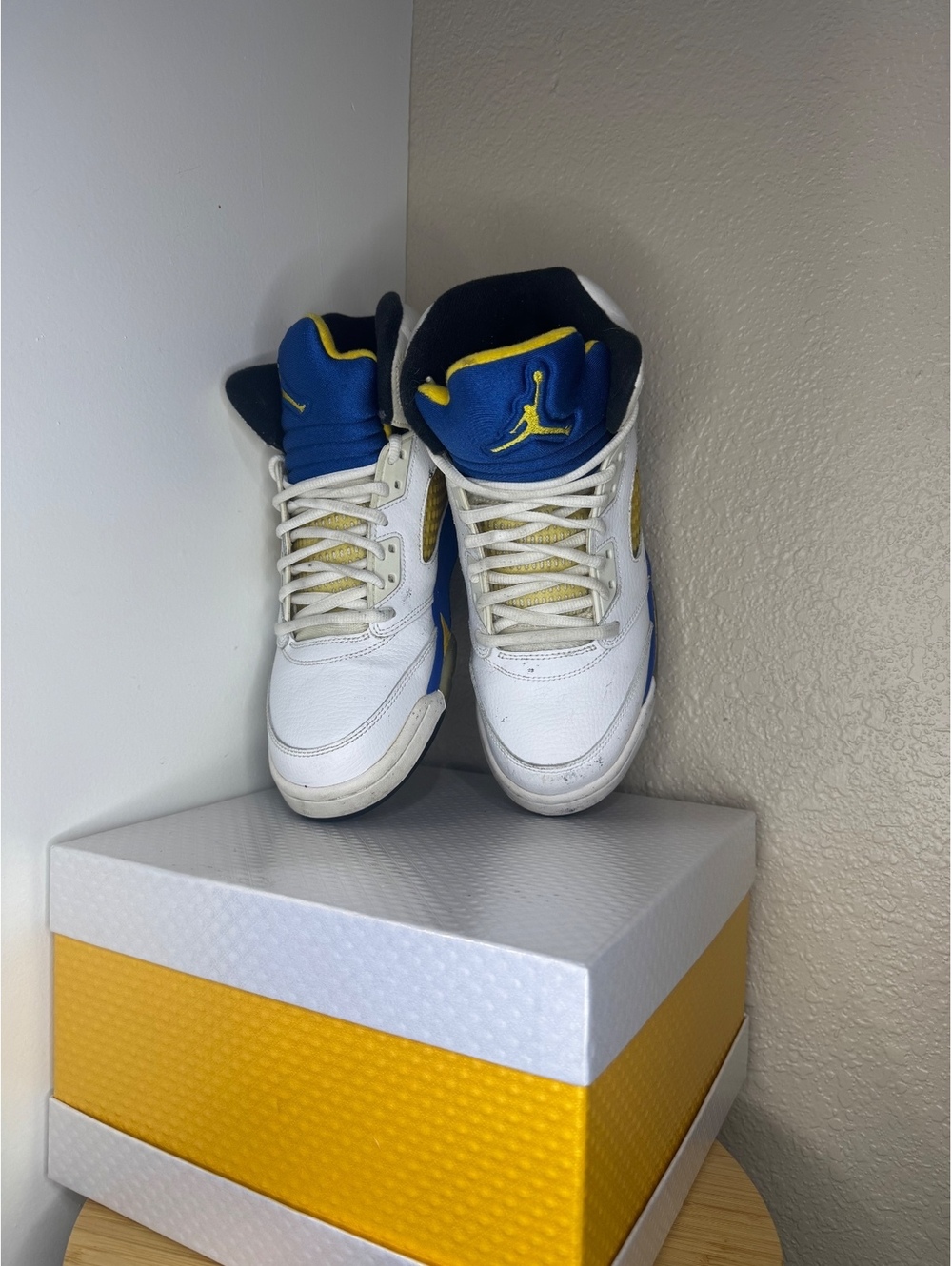 Nike Air Jordan 5 Retro Laney White Blue Yellow GS 7Y Youth Sneakers Used - Picture 5 of 6